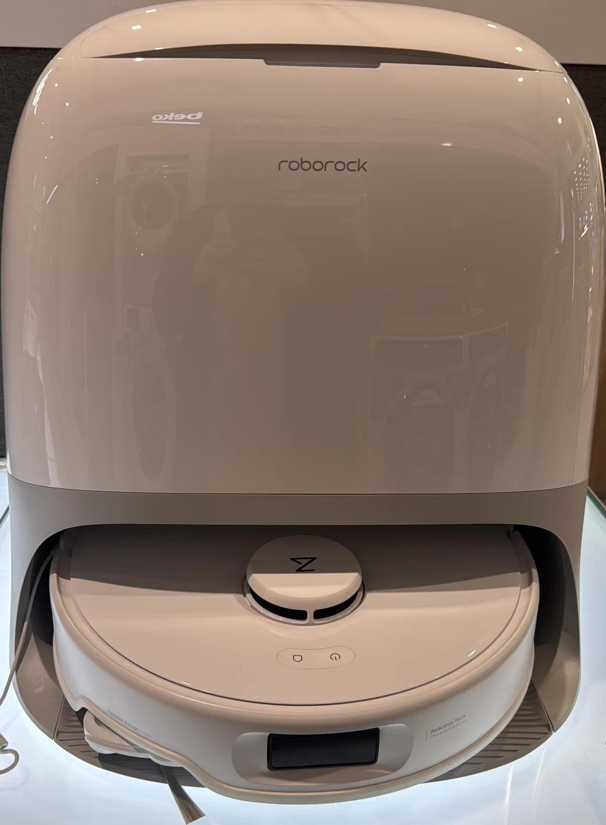 Roborock Qrevo Curv — hands-on photo 3